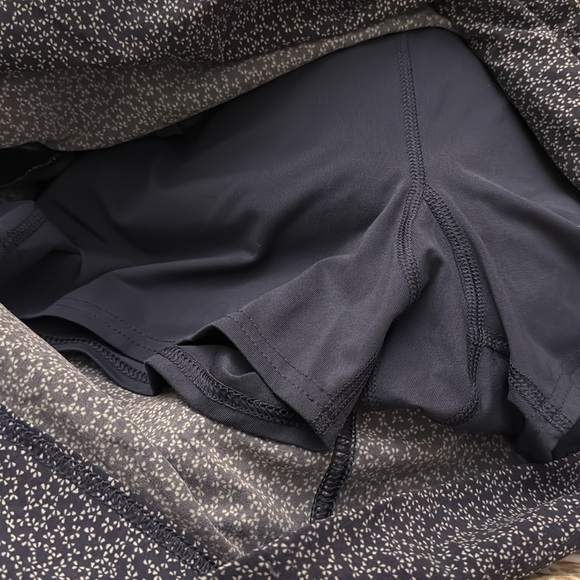 Columbia Ladies Pull on Skort with 2 Pockets in front attached blue shorts. EUC - Picture 6 of 7